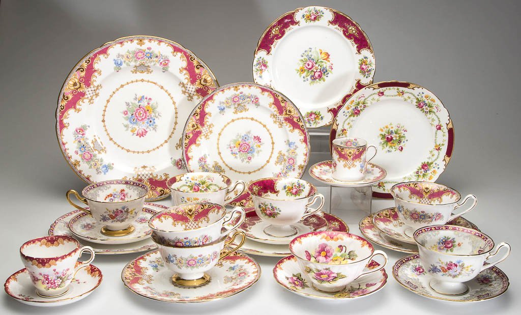ENGLISH SHELLEY CHINA "GAINSBOROUGH" SHAPE TABLE: ENGLISH SHELLEY CHINA "GAINSBOROUGH" SHAPE TABLE ARTICLES, LOT OF 21, white, with printed polychrome decoration, assorted patterns, including a "Sheraton Pink" cup and saucer set and demitasse cup and