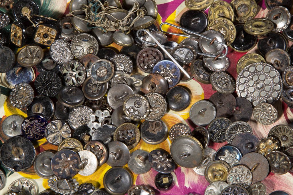 VINTAGE MARCASITE-STYLE AND OTHER BUTTONS: VINTAGE MARCASITE-STYLE AND OTHER BUTTONS, uncounted lot, including marcasite and other decorations, black/jet, etc. Together with four button reference volumes including Albert/Kent, "The Complete Bu