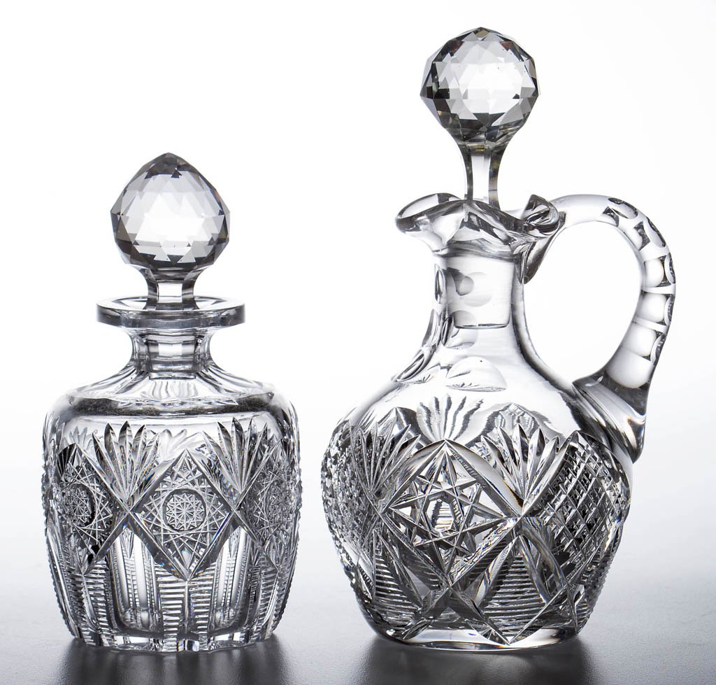 T. G. HAWKES & CO. BRILLIANT CUT GLASS ARTICLES, LOT OF: T. G. HAWKES & CO. BRILLIANT CUT GLASS ARTICLES, LOT OF TWO, colorless, comprising a Gencoe cologne bottle with hobstars between fans and vertical rib panels; and a cruet with alternating hobstar and 