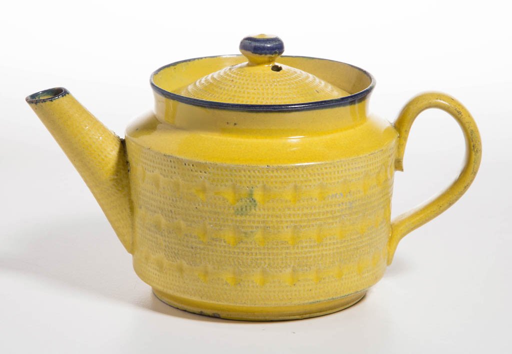 ENGLISH STAFFORDSHIRE POTTERY PEARLWARE YELLOW TEAPOT: ENGLISH STAFFORDSHIRE POTTERY PEARLWARE YELLOW TEAPOT AND COVER, of small size, the cylindrical body with angular shoulder, the domed cover with button knop nestled within the high collar, with blue b