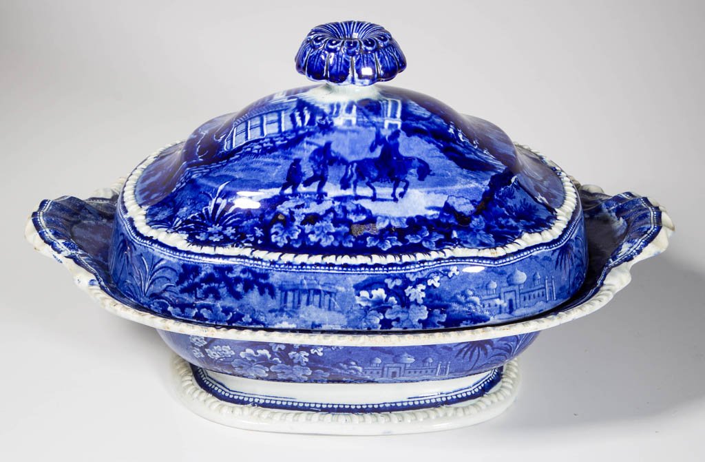 ENGLISH ROGERS POTTERY PEARLWARE TRANSFER-PRINTED: ENGLISH ROGERS POTTERY PEARLWARE TRANSFER-PRINTED VEGETABLE TUREEN AND COVER, of rounded rectangular form, with stepped, domed cover with foliate knop, the gadrooned rim in the white, the interior and