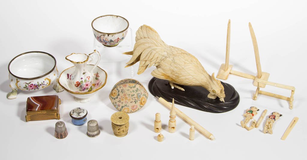 ASSORTED DECORATIVE ACCESSORIES: ASSORTED DECORATIVE ACCESSORIES, uncounted lot, including a Battersea/Bilston open salt and miniature box, an agate pill/snuff box, two sterling silver thimbles, and carved bone items. 19th and 20th c