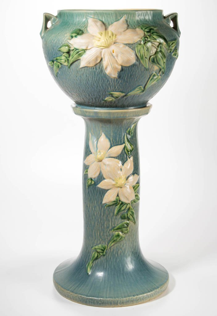 ROSEVILLE ART POTTERY CLEMATIS JARDINIÃˆRE AND PEDESTAL: ROSEVILLE ART POTTERY CLEMATIS JARDINIÃˆRE AND PEDESTAL, light blue #667, with raised Roseville mark to underside of jardiniÃ¨re, and raised USA to seat of pedestal. 1944. 24 3/4" HOA, 8 3/4" D ri