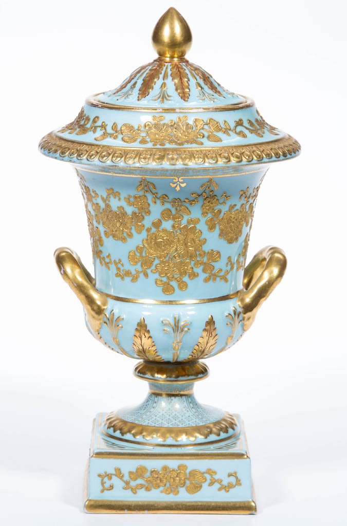 ENGLISH WEDGWOOD POTTERY FINE CABINET VASE AND COVER: ENGLISH WEDGWOOD POTTERY FINE CABINET VASE AND COVER, the two-handled vase of campana shape, on a square stepped base, the domed cover with inverted onion knop, painted in turquoise blue, with raised 