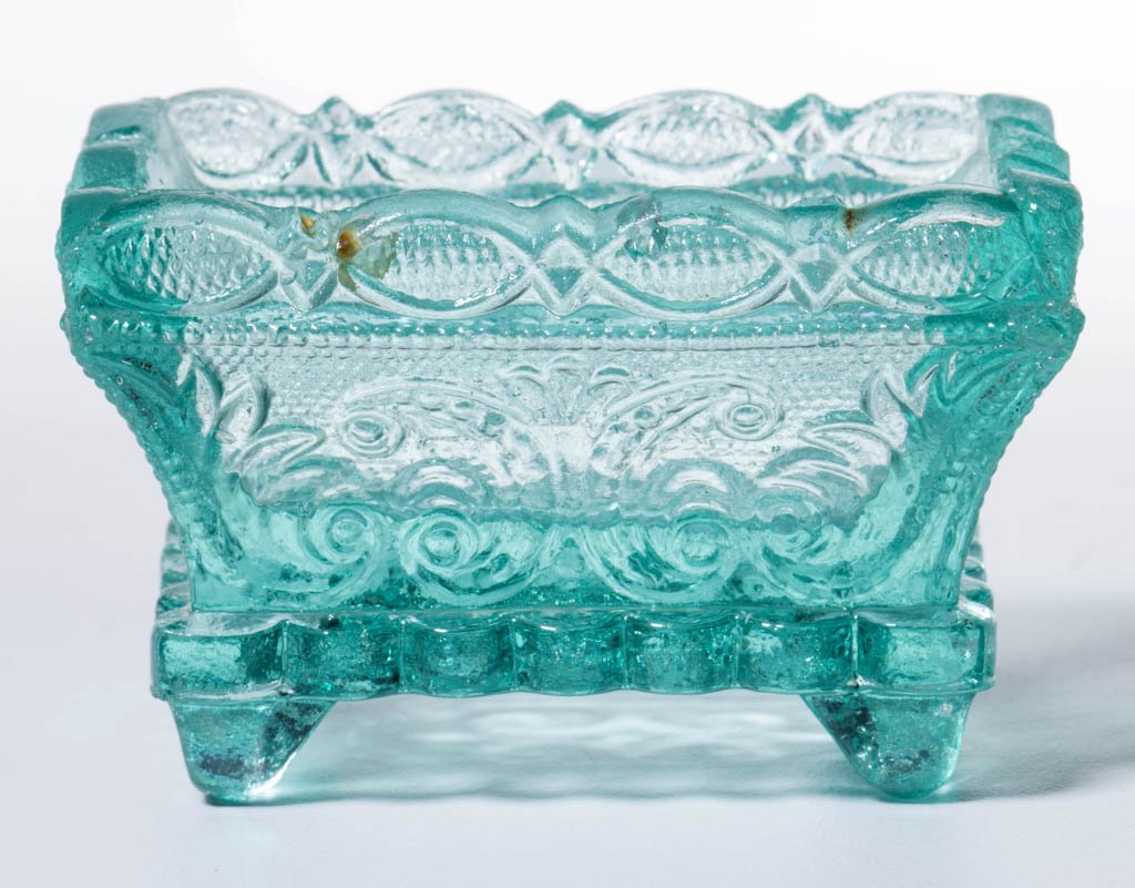 MV-1 MOUNT VERNON PRESSED OPEN SALT: MV-1 MOUNT VERNON PRESSED OPEN SALT, light bottle green, scallop and point rim. Scarce. Probably Mount Vernon Glass Co., possibly Boston & Sandwich Glass Co. Circa 1835-1850. 1 3/4" H, 2 1/8" x 2 7/8"