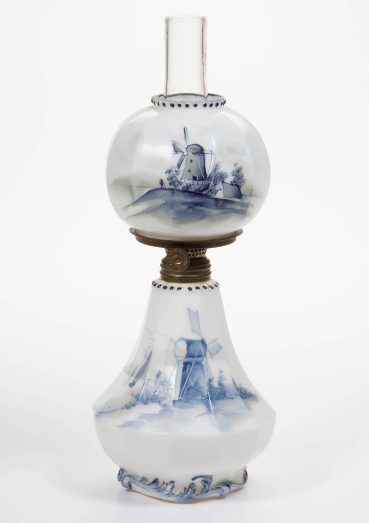 PANELED DELFT MINIATURE OIL LAMP (1 of 1)
