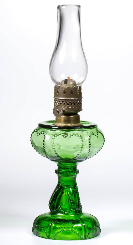 BEADED HEART / QUEEN LAMP (OMN) MINIATURE STAND OIL (1 of 1)