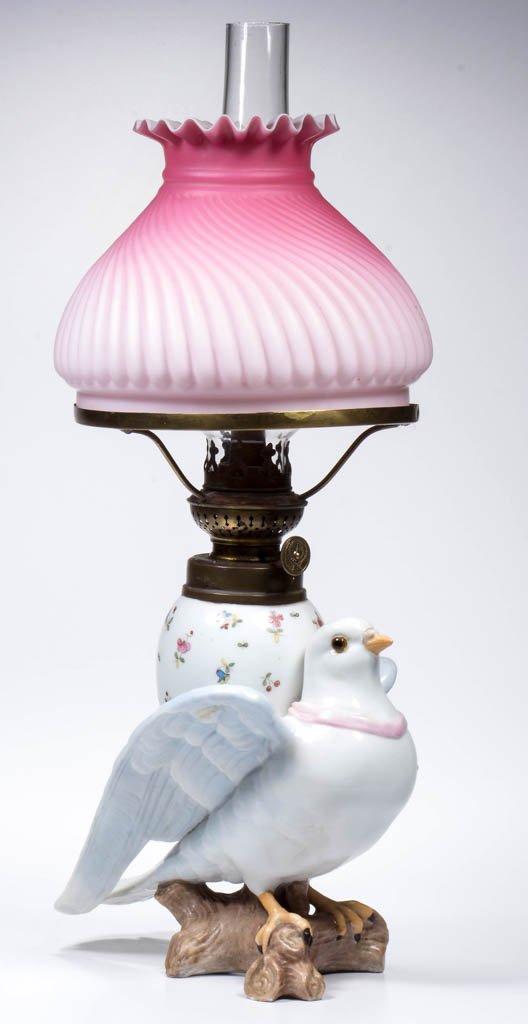 RARE UNLISTED DOVE FIGURAL MINIATURE OIL LAMP (1 of 1)