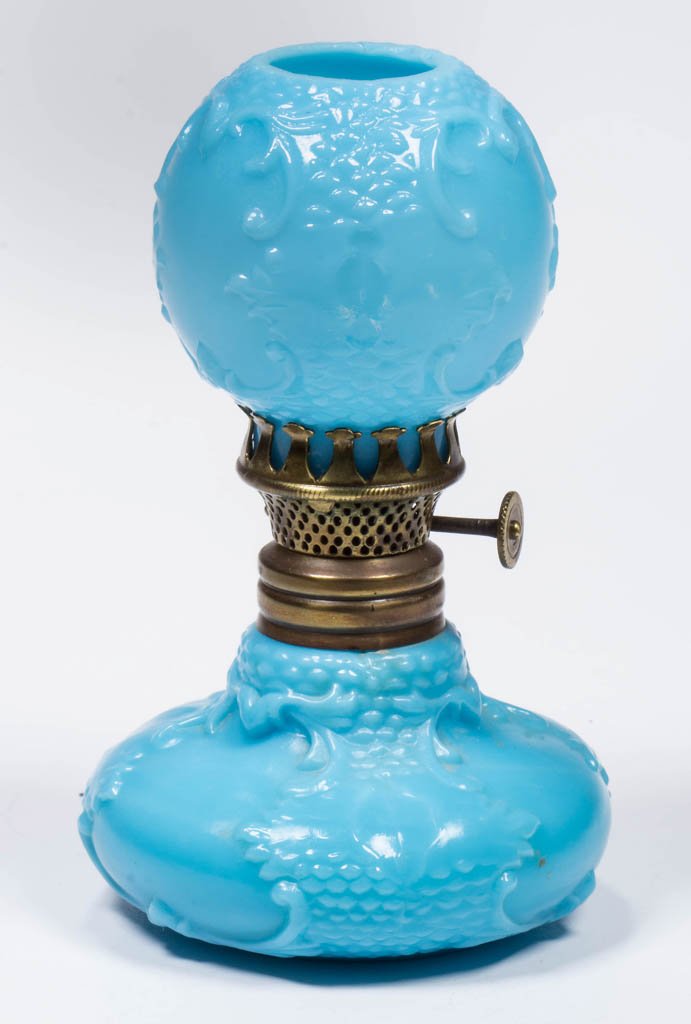 EMBOSSED SCROLL PATTERN MINIATURE OIL LAMP (1 of 1)