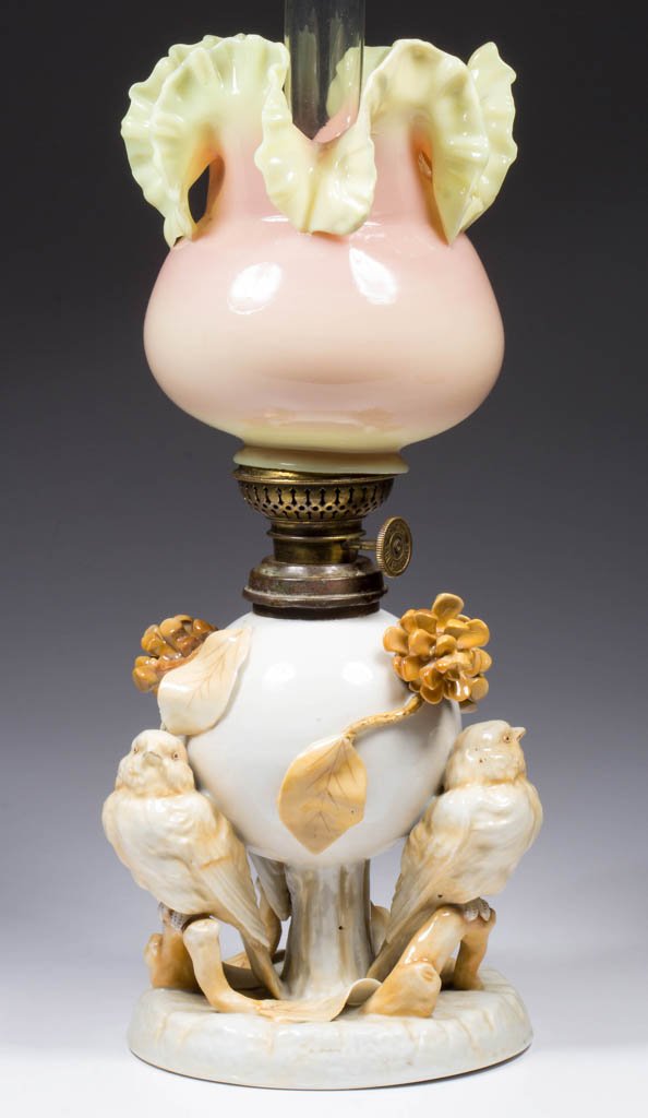 UNLISTED TRIPLE BIRD FIGURAL MINIATURE OIL LAMP (1 of 1)