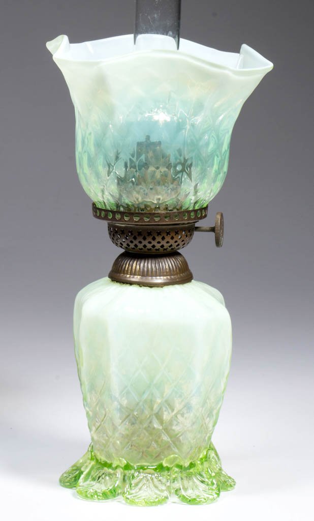 UNLISTED DIAMOND OPTIC ART GLASS MINIATURE OIL LAMP May 30, 2015