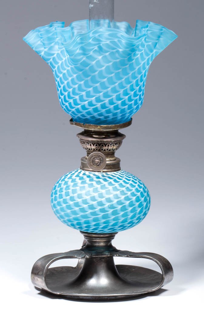 RARE VERRE MOIRE / NAILSEA SATIN MINIATURE PEG OIL LAMP (1 of 1)