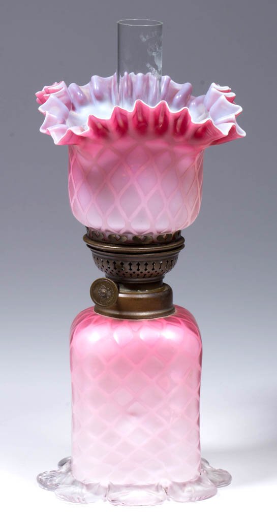 DIAMOND QUILT AIR-TRAP MOTHER-OF-PEARL SATIN ART GLASS (1 of 1)