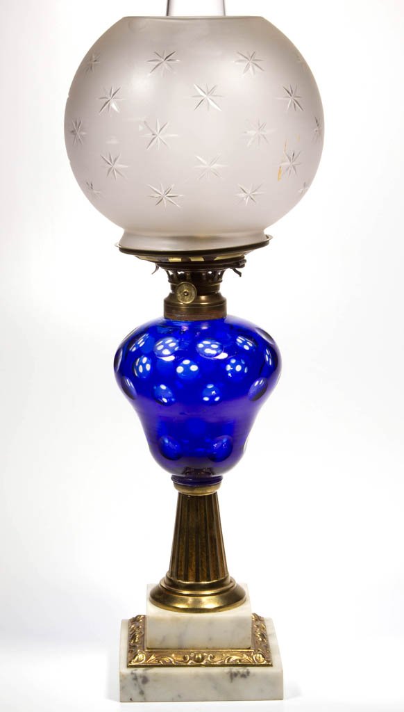 CUT OVERLAY PUNTY KEROSENE STAND LAMP (1 of 3)