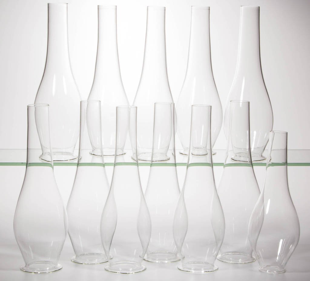 REPRODUCTION PYREX KEROSENE LIP CHIMNEYS, LOT OF 12: REPRODUCTION PYREX KEROSENE LIP CHIMNEYS, LOT OF 12, colorless, comprising ten 2 1/2" D fitter No. 2 examples, one 2 1/8" D fitter No. 2, and one 1 5/8" D fitter No. 1 example. 20th century. 8 5/8" to