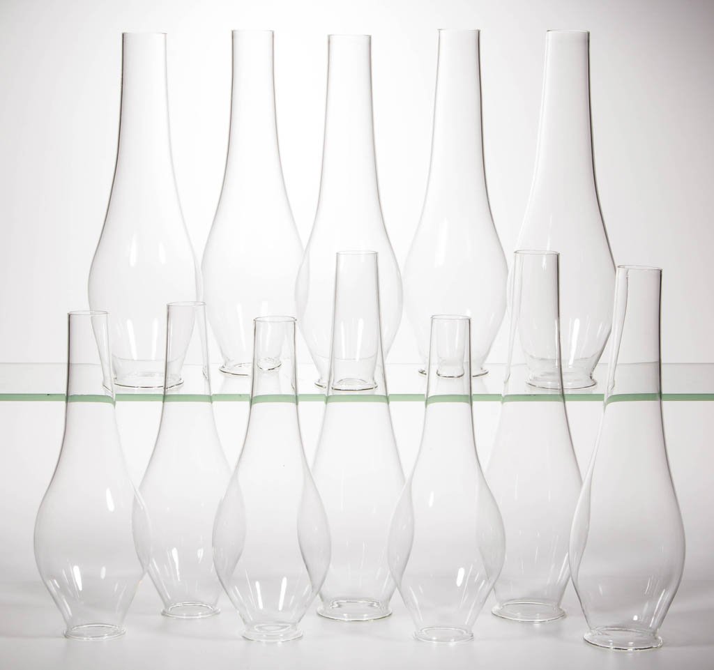 REPRODUCTION PYREX KEROSENE LIP CHIMNEYS, LOT OF 12: REPRODUCTION PYREX KEROSENE LIP CHIMNEYS, LOT OF 12, colorless, comprising eight 2 1/8" D fitter No. 2 examples and four 1 5/8" D fitter No. 1 examples. 20th century. 8 3/4" to 10 1/4" H.Provenance: F