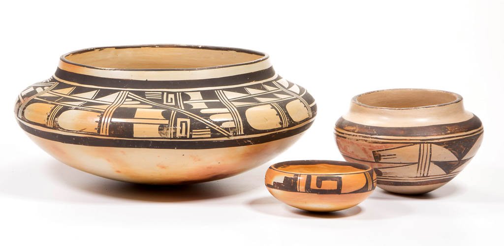 NATIVE AMERICAN POTTERY VESSELS, LOT OF THREE (1 of 2)