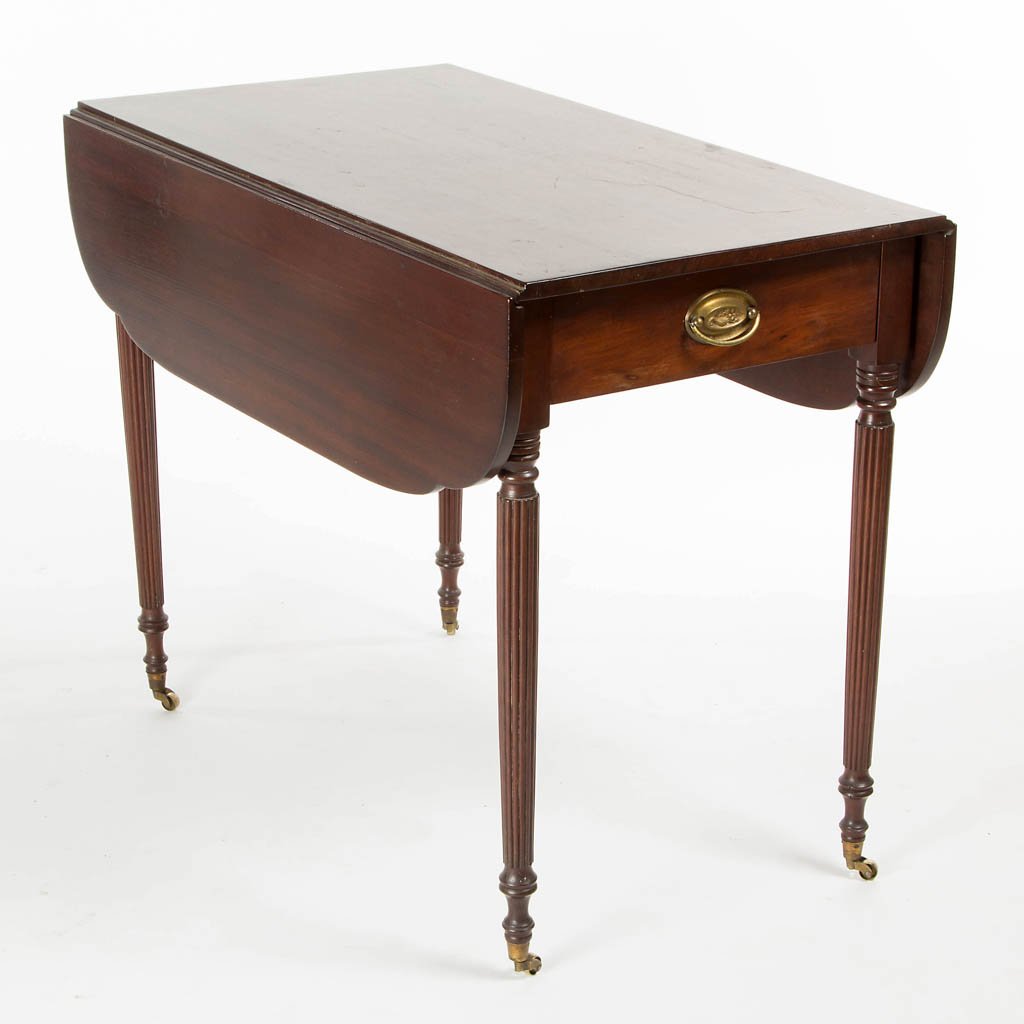 AMERICAN FEDERAL MAHOGANY PEMBROKE TABLE (1 of 1)