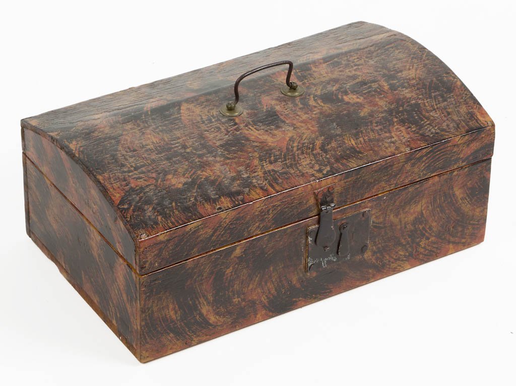 NEW ENGLAND PAINT-DECORATED PINE DOME-TOP BOX (1 of 2)
