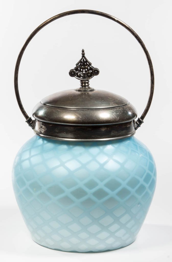 DIAMOND QUILT AIR-TRAP MOTHER-OF-PEARL SATIN GLASS (1 of 1)