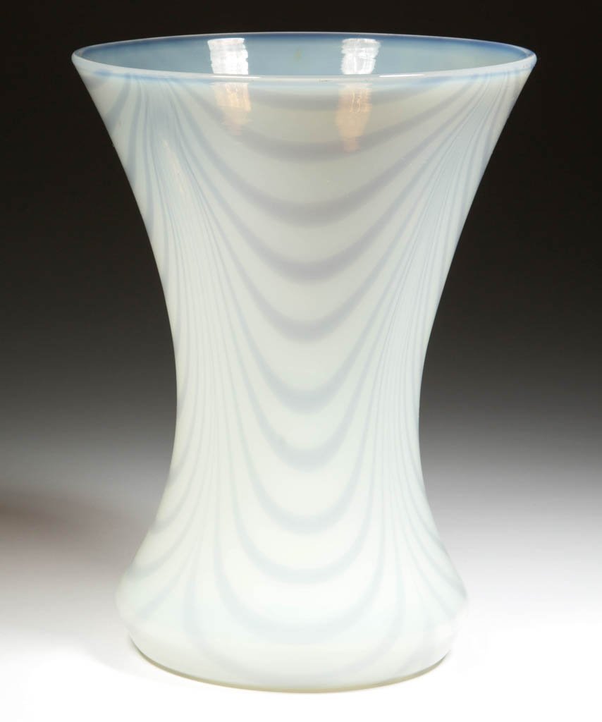 FRY FOVAL ART GLASS VASE (1 of 1)