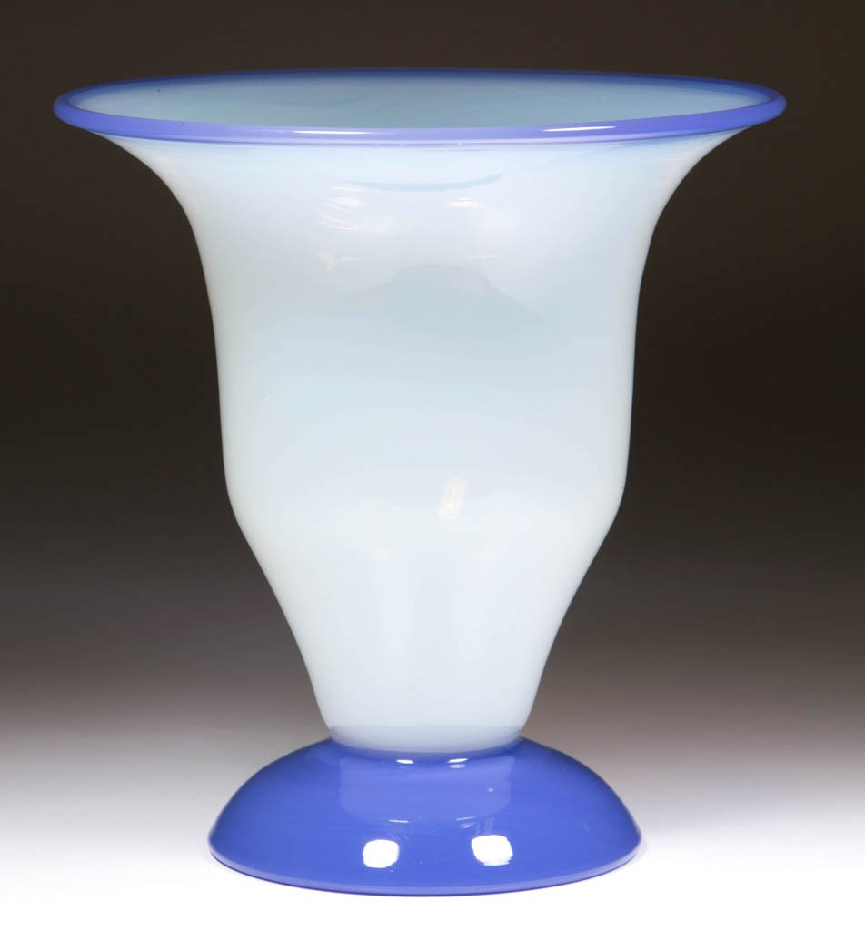 UNLISTED FRY FOVAL ART GLASS VASE (1 of 1)