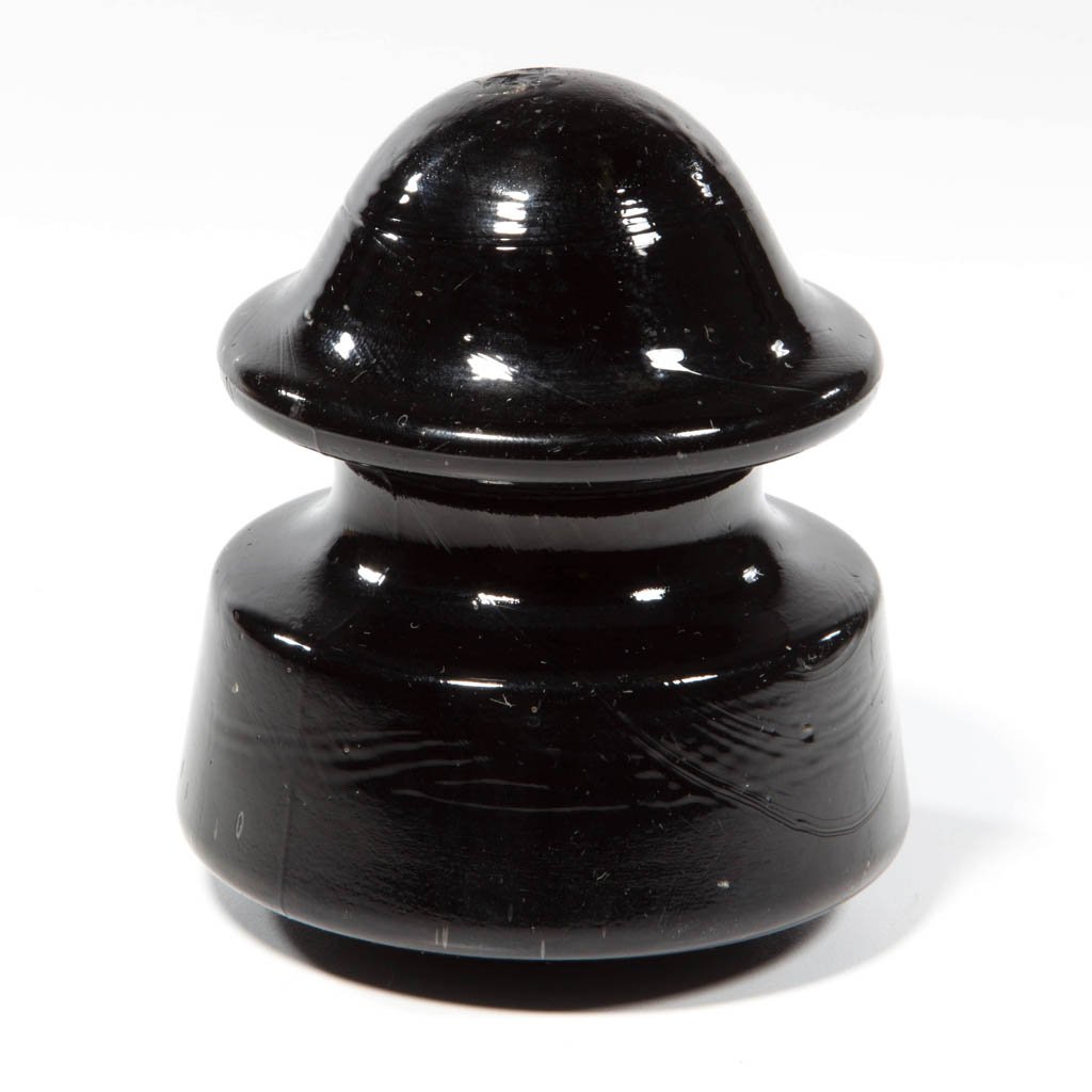 FRY BLACK ELECTRIC INSULATOR (1 of 1)