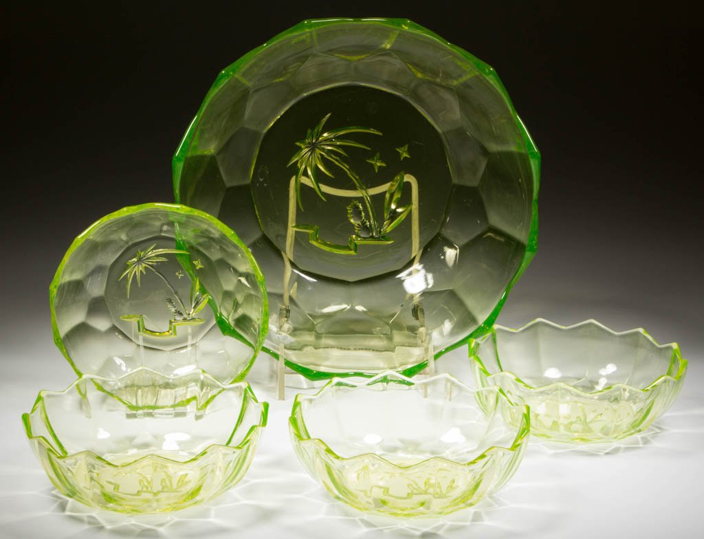 EUROPEAN CUT PALM TREE AND CACTUS FIVE-PIECE BERRY SET (1 of 1)