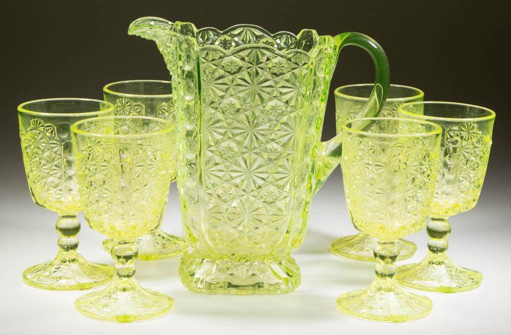 DAISY AND BUTTON WITH THUMBPRINT SEVEN-PIECE WATER SET (1 of 1)