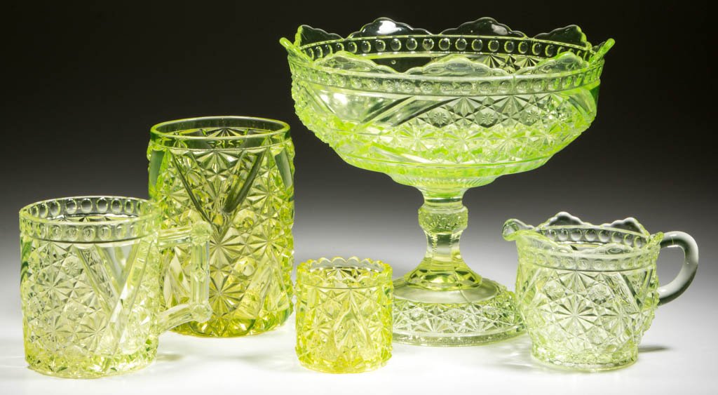 ASSORTED DAISY AND BUTTON ARTICLES, LOT OF FIVE (1 of 1)