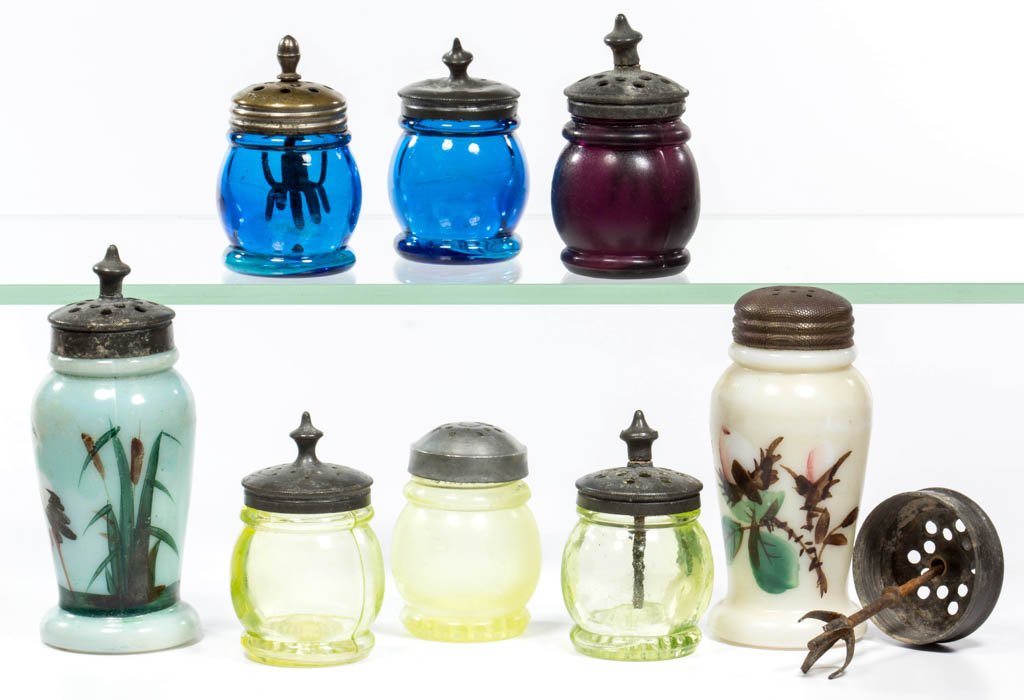 CHRISTMAS AND OTHER SALT / PEPPER SHAKERS, LOT OF EIGHT (1 of 1)