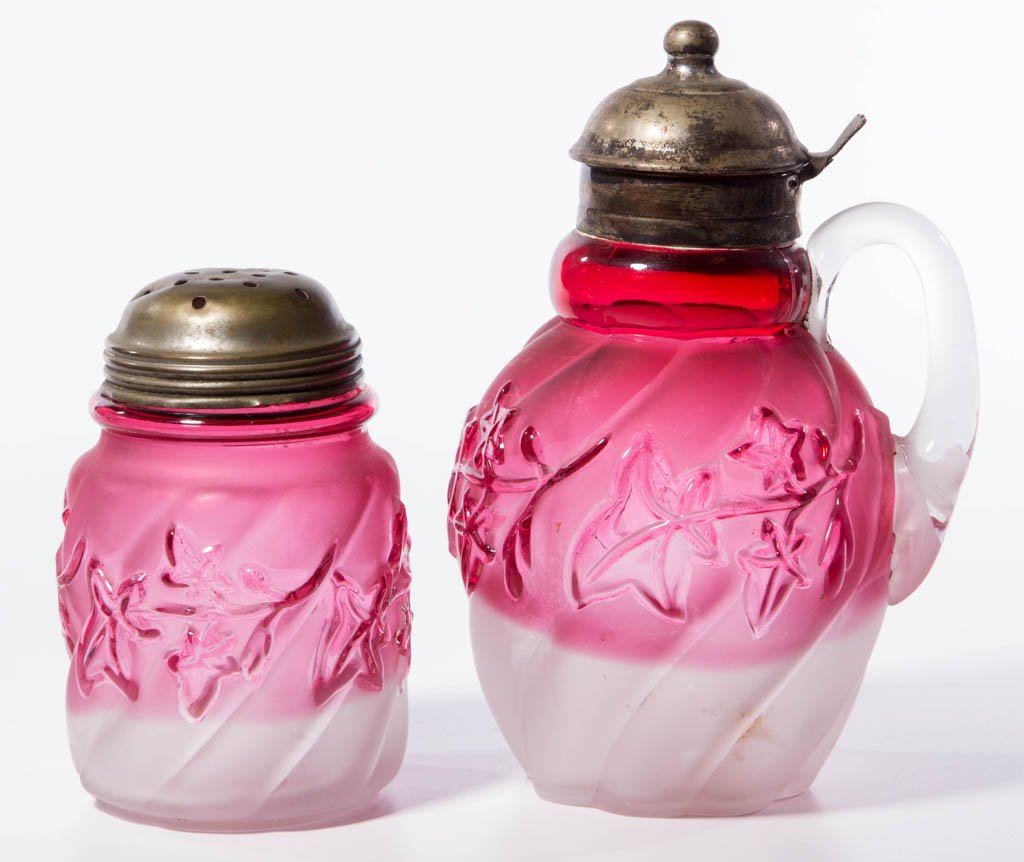 NORTHWOOD NO. 287 / ROYAL IVY SUGAR SHAKER AND SYRUP (1 of 1)