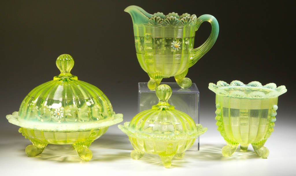 FLUTED SCROLL / KLONDYKE (OMN) TABLE ARTICLES, LOT OF (1 of 1)