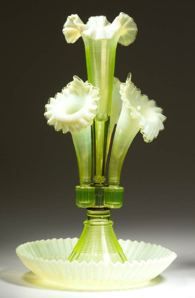 NORTHWOOD NO. 305 THREADED EPERGNE / FLOWER STAND (1 of 1)