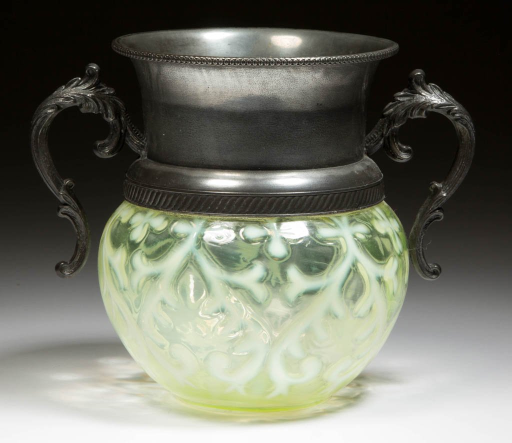 OPALINE BROCADE / SPANISH LACE SPOONER (1 of 1)