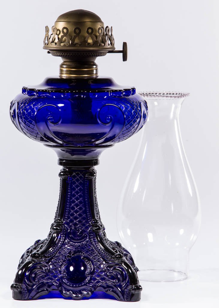 PRINCESS FEATHER KEROSENE STAND LAMP (1 of 1)