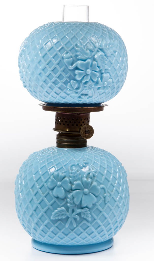 SMITH I, FIG. 229 / MOLDED OPAQUE GLASS MINIATURE LAMP (1 of 1)