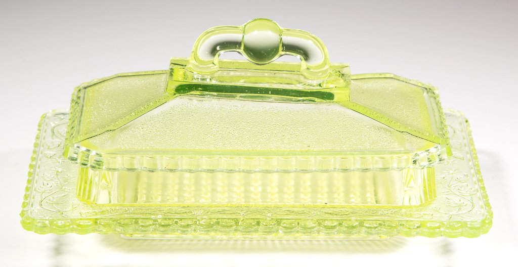 BRYCE AVON (OMN) COVERED HONEY / BUTTER DISH (1 of 1)