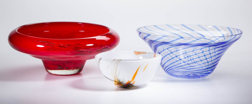 ASSORTED STUDIO ART GLASS BOWLS, LOT OF THREE (1 of 2)