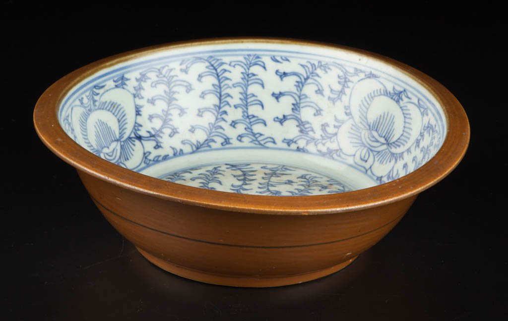 CHINESE EXPORT STONEWARE BATAVIA-WARE BOWL (1 of 3)