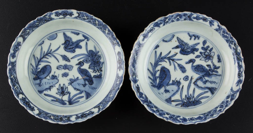 CHINESE PORCELAIN TWO SIMILAR SMALL SCALLOPED DISHES OR (1 of 2)