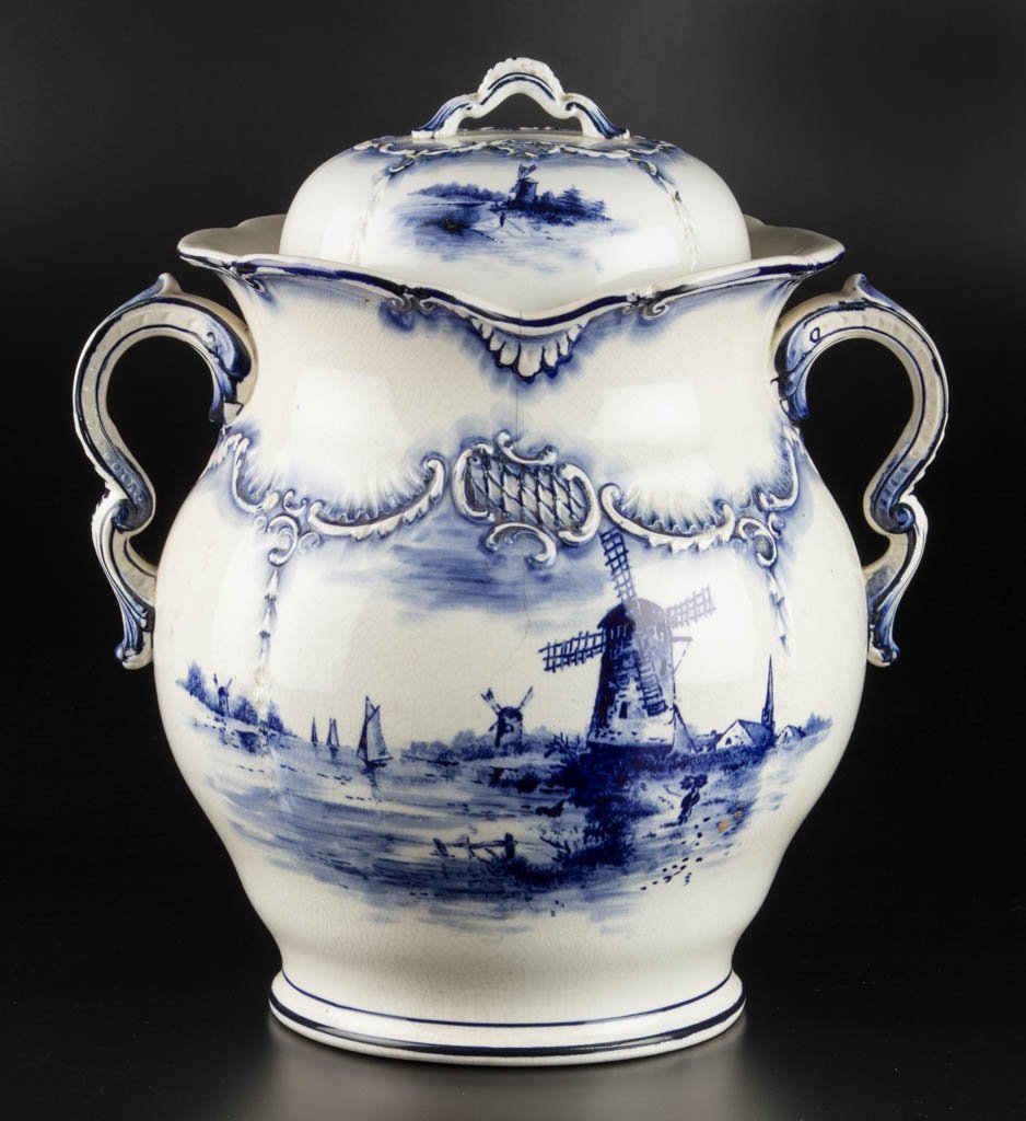 CONTINENTAL POTTERY TWO-HANDLED SLOP PAIL WITH COVER (1 of 1)