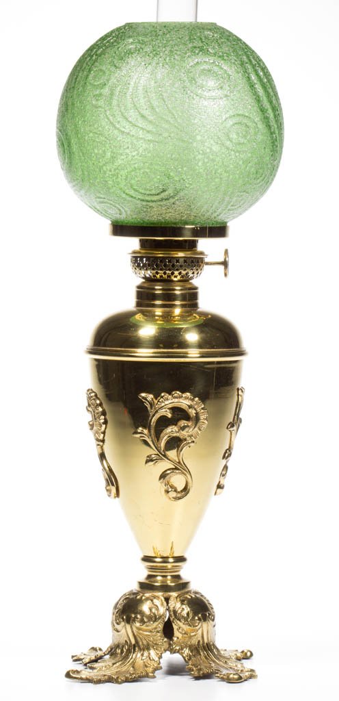 VICTORIAN BRASS JUNIOR BANQUET VASE LAMP (1 of 1)