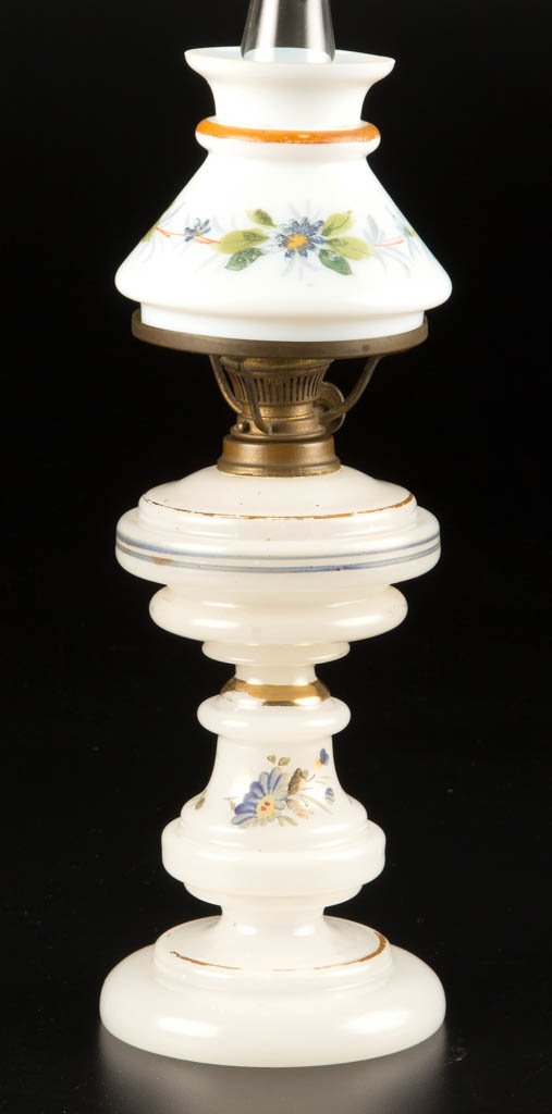 VICTORIAN DECORATED BLOWN-MOLDED MINIATURE STAND LAMP (1 of 1)