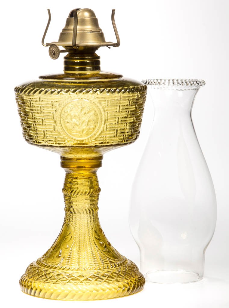 BASKETWEAVE WITH MEDALLIONS KEROSENE STAND LAMP (1 of 1)