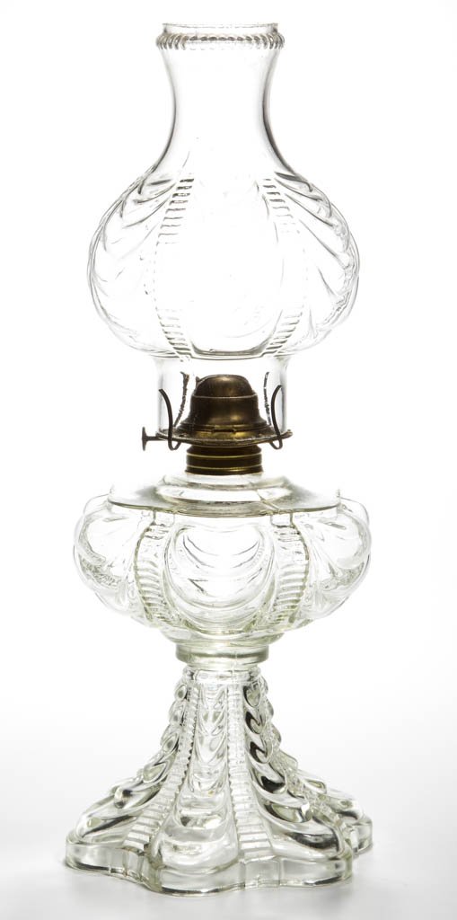 COOLIDGE DRAPE / BELLEVUE (OMN) KEROSENE STAND LAMP (1 of 1)