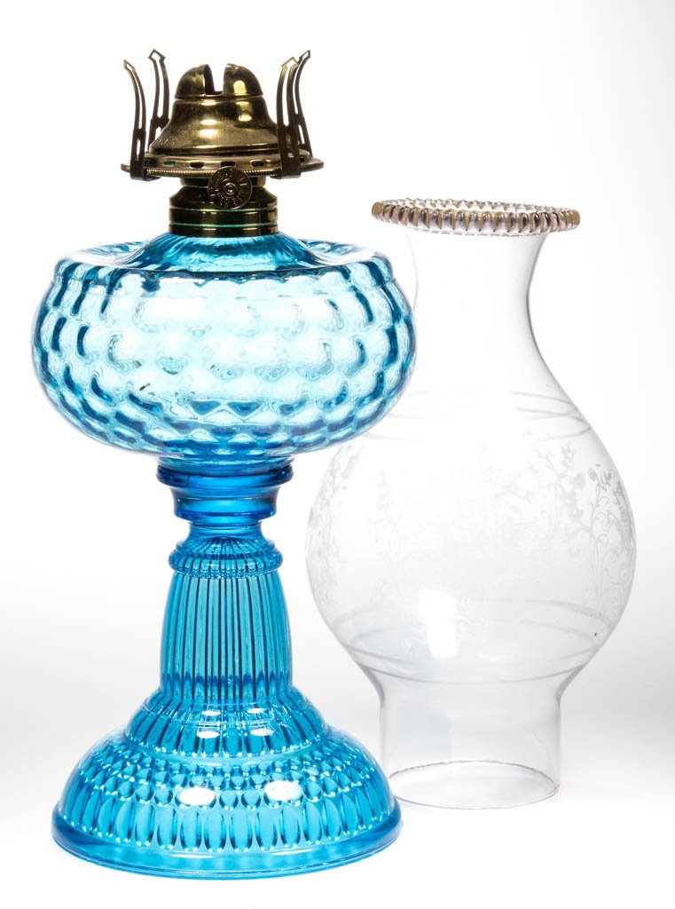 HOBBS RINGED HOBNAIL KEROSENE STAND LAMP (1 of 2)