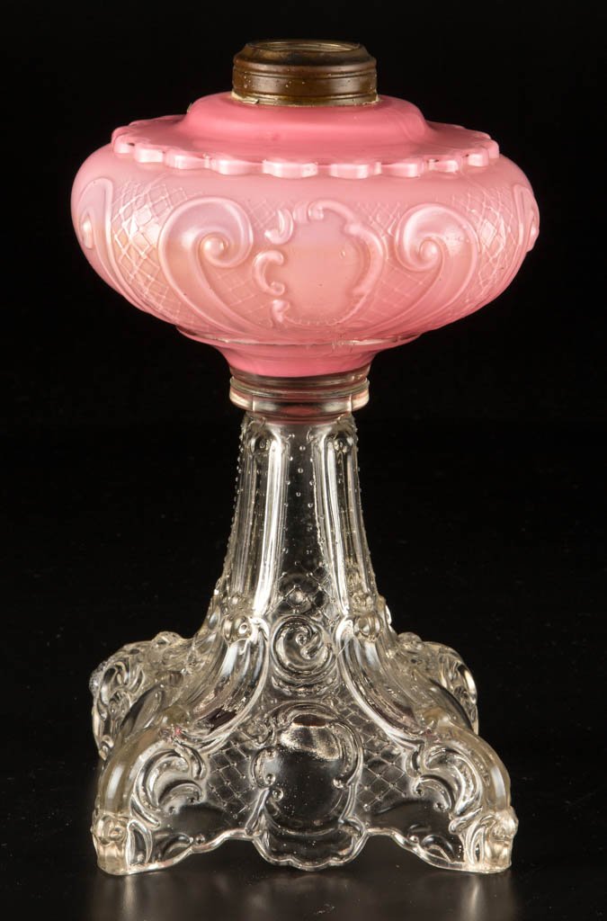 PRINCESS FEATHER KEROSENE STAND LAMP (1 of 1)