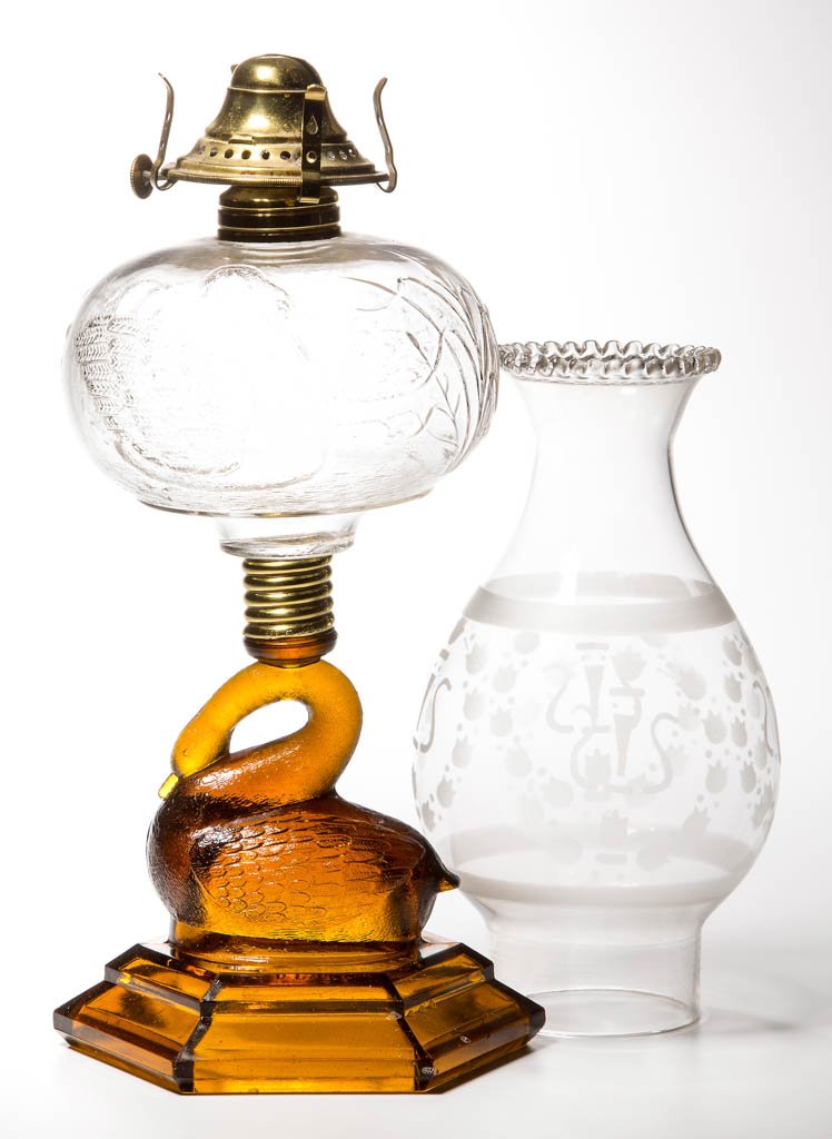 ATTERBURY SWAN KEROSENE STAND LAMP (1 of 1)