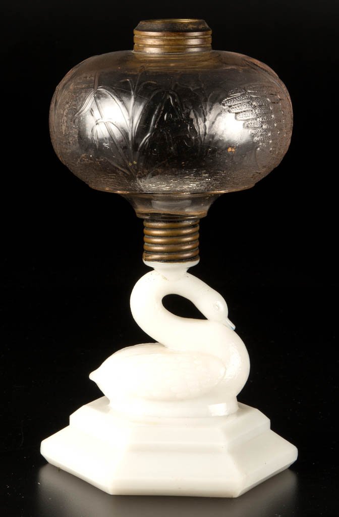 ATTERBURY SWAN KEROSENE STAND LAMP (1 of 1)
